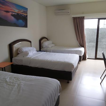 Hotel Larensia Labuan Bajo Habitación foto