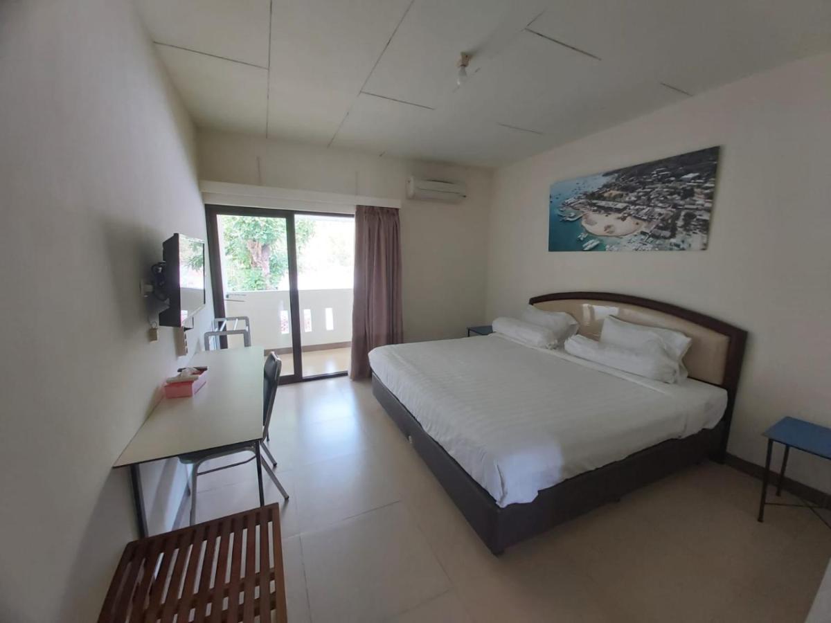 Hotel Larensia Labuan Bajo Exterior foto