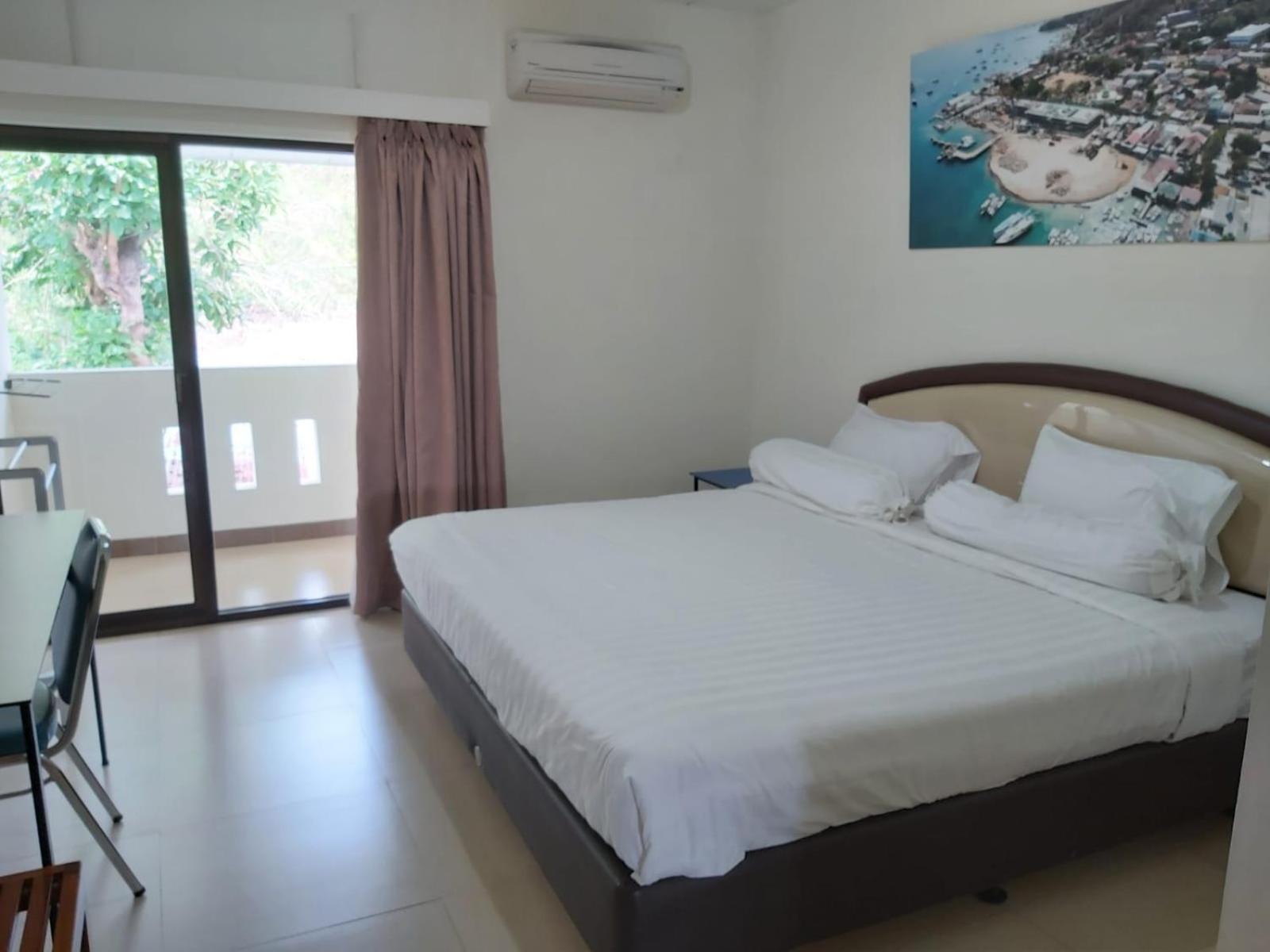 Hotel Larensia Labuan Bajo Habitación foto
